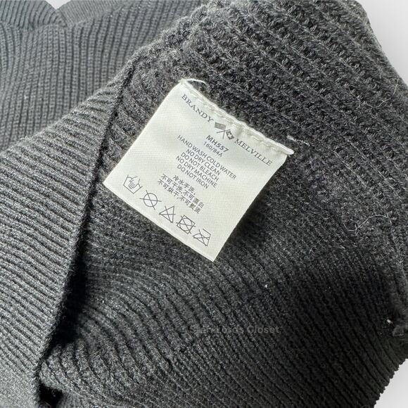 Brandy Melville One Size Grey Ribbed Knit V-Neck Cropped Sweater Tank Soft Girl - Picture 4 of 4